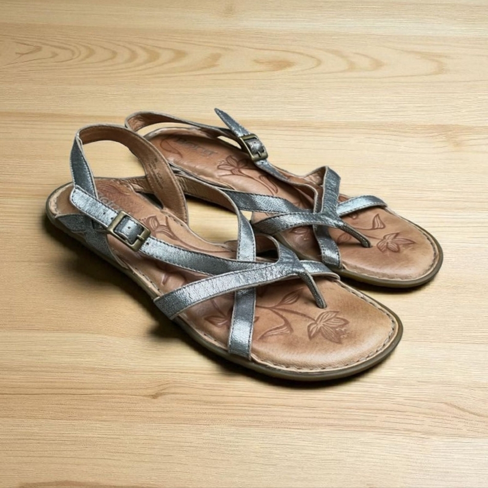 Born Leather Strappy Sandal in Silver Size 8